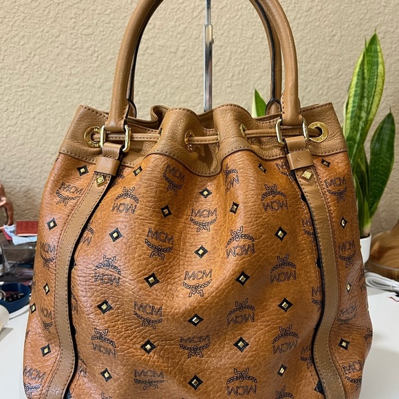 MCM COGNAC DRAWSTRING STUDDED HANDBAG - Picture 2 of 13
